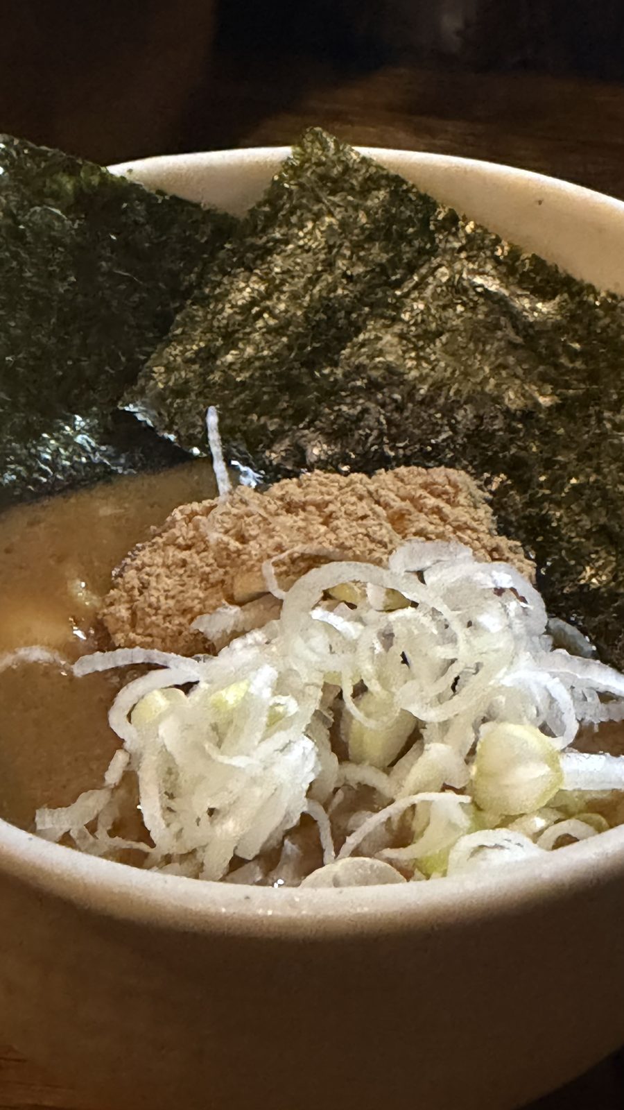 風雲児 新宿本店のつけ麺と店構え
