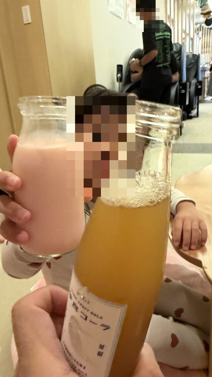 松本湯（東京都中野区東中野）の入口と、湯上がりの瓶の飲みもの