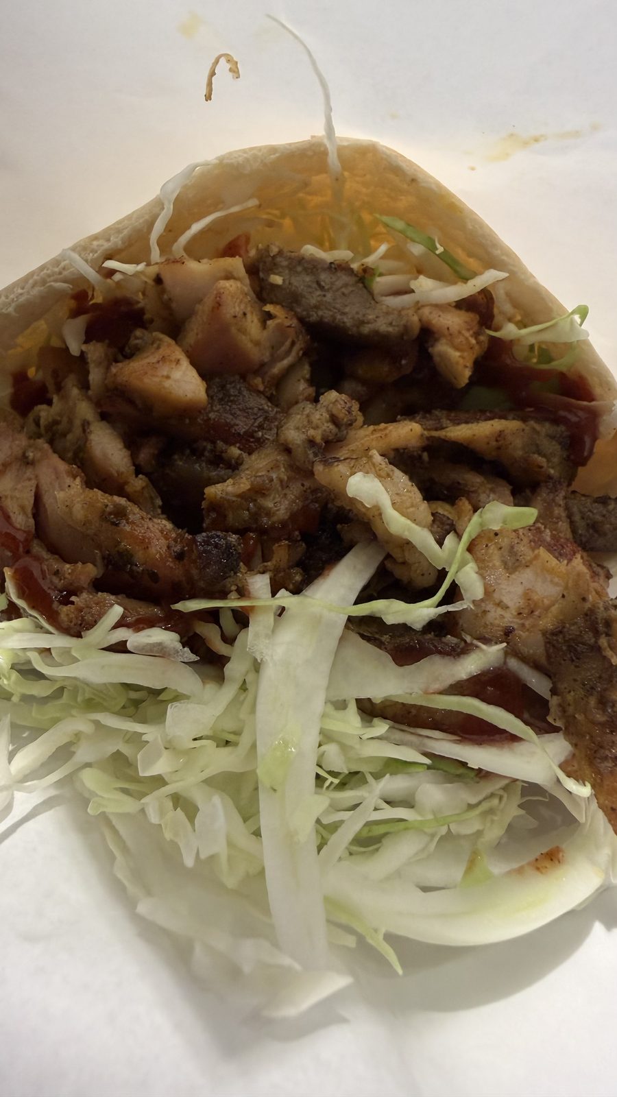 SONARGAON KEBAB（高田馬場）の店頭看板とテイクアウトしたケバブ